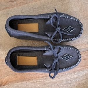 NWOB Manitobah Mukluks Women’s Canoe Slipper Suede Moccasin Slip-On Size 5